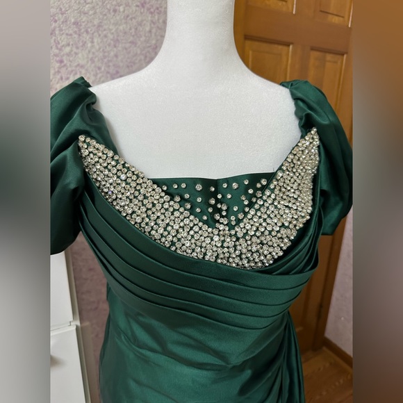 Dress - Picture 2 of 4